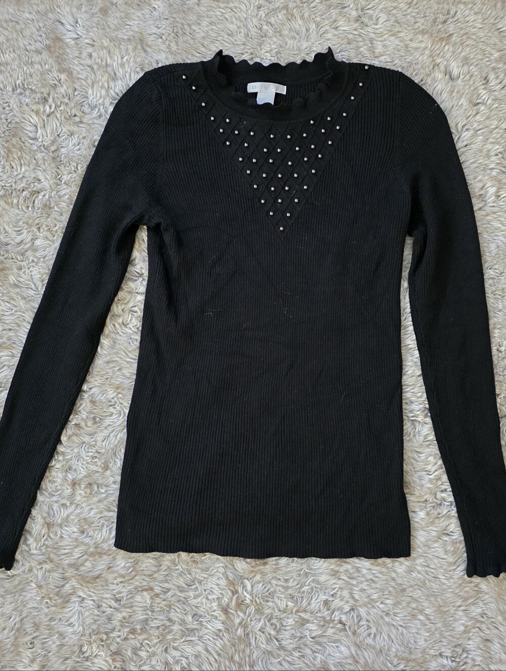 Design History Black Ribbed Long-Sleeve Top with Studded V Detail Women's Small